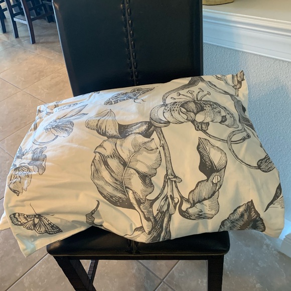 2 Pottery Barn Chinoiserie Pillow Covers - Picture 5 of 6